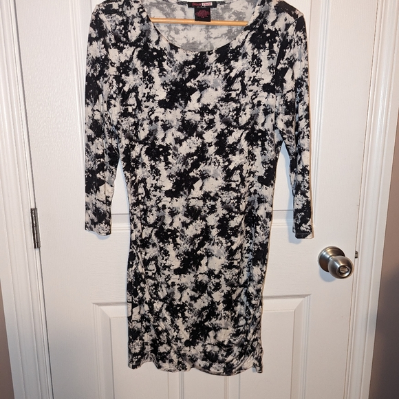 Black Note White & Black Pattern Midi Dress - Picture 4 of 4